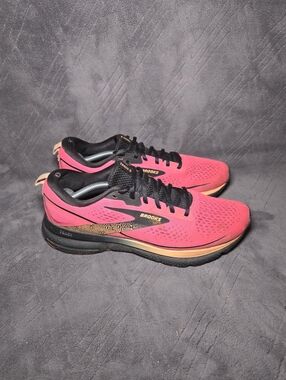 Brooks Trace 3 Running Shoes Womens Sz 10 Athletic Sneakers Trainers Pink.